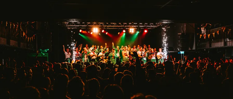 Los Mexicanacas opptrer på Vulkan Arena