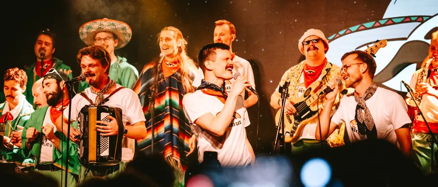 Los Mexicanacas opptrer på Vulkan Arena